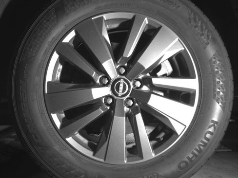 Used 2025 Nissan Pathfinder SV AWD/4WD image 14