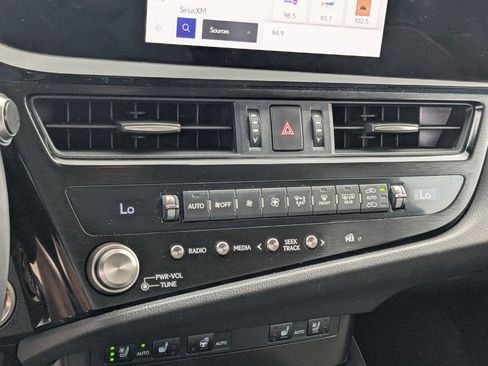 Used 2024 Lexus ES 350 w/ Premium Package image 16