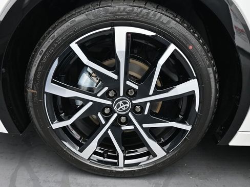 New 2026 Toyota Prius Plug-In Hybrid FWD image 18