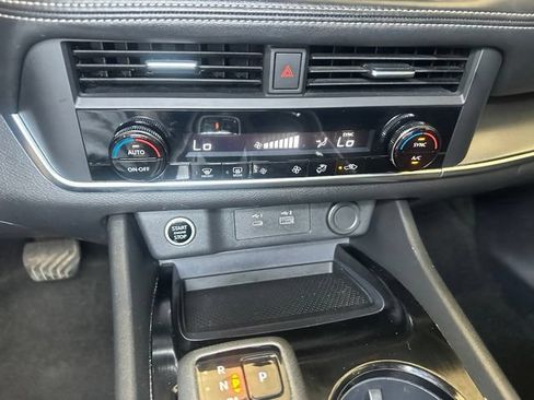 Used 2023 Nissan Rogue SV FWD image 29