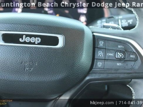 Used 2023 Jeep Grand Cherokee Laredo image 21