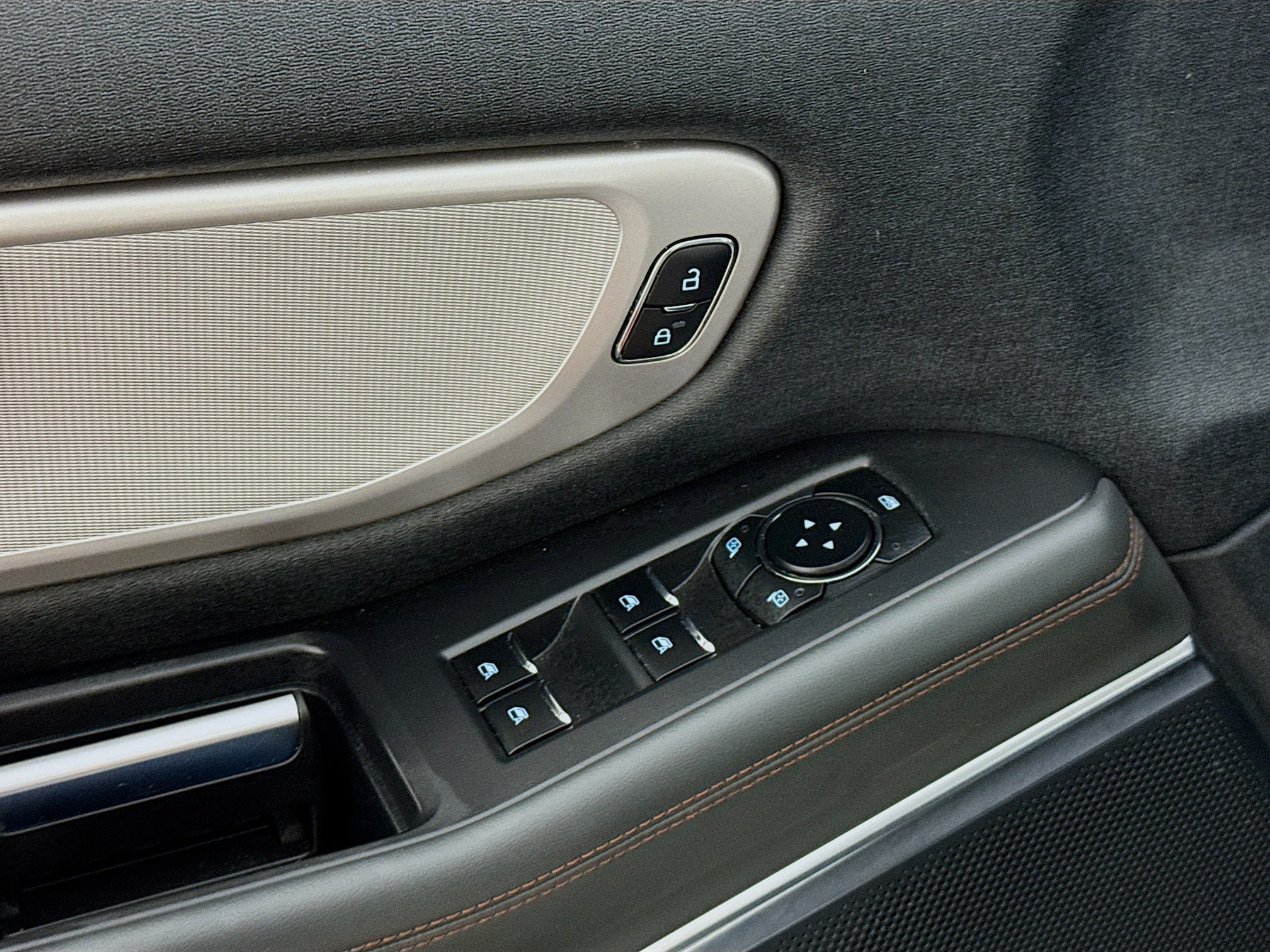 Used 2025 Ford Expedition Active AWD/4WD image 19