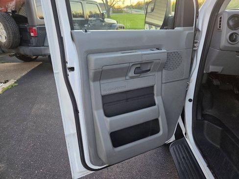 Used 2013 Ford E-350 and Econoline 350 Extended Super Duty w/ PWR Group RWD image 11