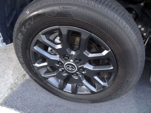 Used 2024 Toyota Tundra Platinum AWD/4WD image 22