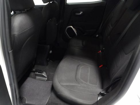 Used 2018 Jeep Renegade Latitude w/ Popular Equipment Group FWD image 10
