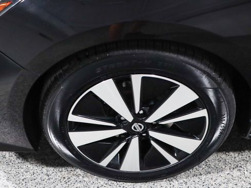 Used 2019 Nissan Altima 2.5 SL FWD image 11