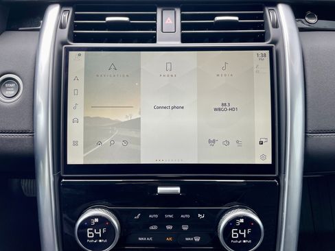 Used 2025 Land Rover Discovery S AWD/4WD image 19