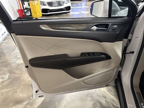 Used 2018 Lincoln MKC Reserve FWD image 15