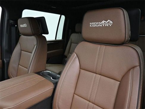 New 2026 Chevrolet Suburban High Country image 18