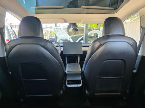 Used 2021 Tesla Model Y Long Range image 35