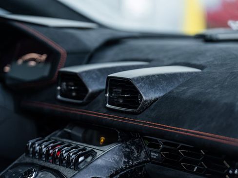 Used 2018 Lamborghini Huracan Performante image 40