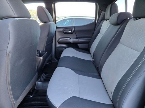 Used 2021 Toyota Tacoma TRD Off-Road image 14