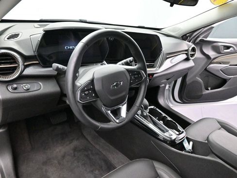 Used 2025 Chevrolet Trax ACTIV w/ Driver Confidence Package FWD image 16