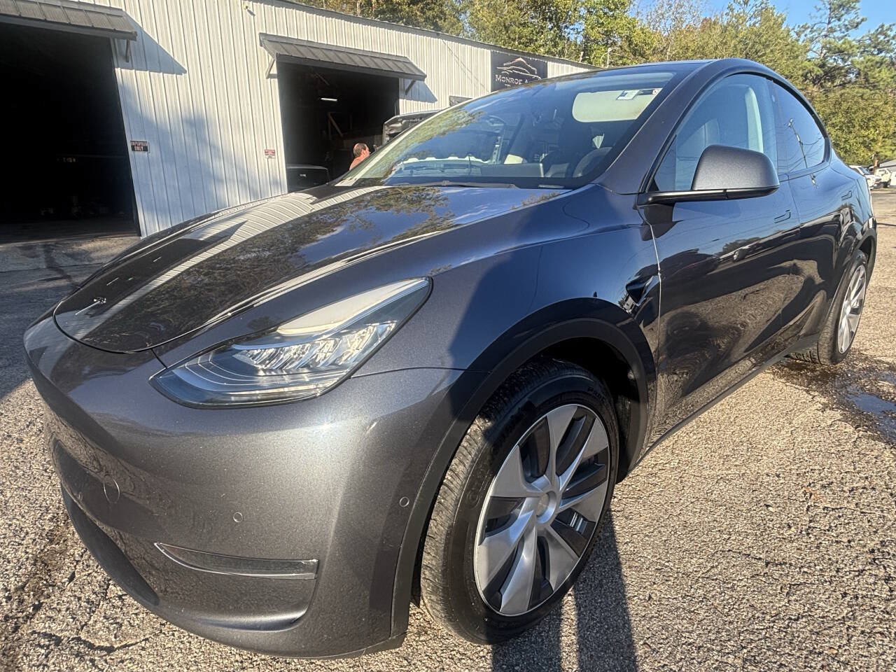 Used 2022 Tesla Model Y Long Range AWD/4WD image 3