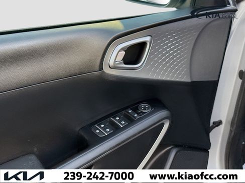 Used 2021 Kia Soul LX image 21