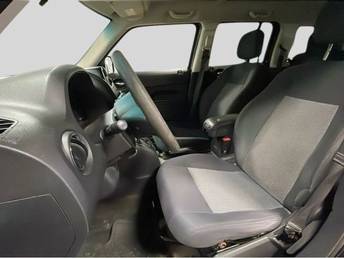 Used 2015 Jeep Patriot Sport image 10