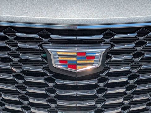Certified 2023 Cadillac XT4 Luxury w/ Cold Weather Package FWD image 13