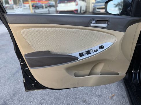 Used 2012 Hyundai Accent GLS image 11