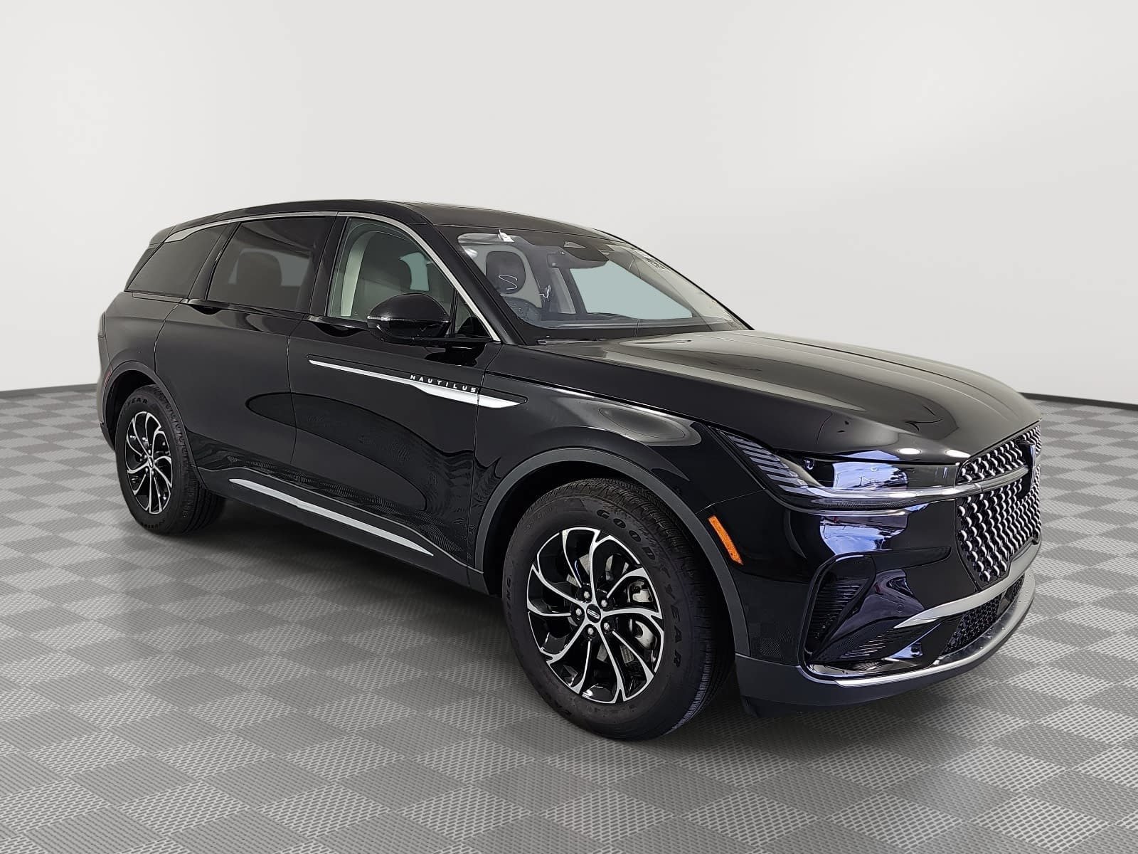 Used 2026 Lincoln Nautilus Premier w/ Equipment Group 102A AWD/4WD image 2
