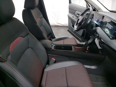 New 2026 Nissan Kicks SR w/ Cold Weather Package image 10