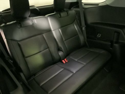 Used 2022 Ford Explorer XLT w/ Equipment Group 202A AWD/4WD image 35