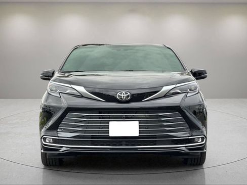 New 2026 Toyota Sienna Platinum AWD/4WD image 7