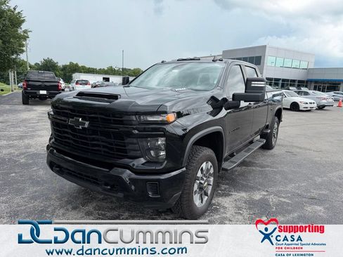 Used 2024 Chevrolet Silverado 2500 Custom w/ Custom Value Package AWD/4WD image 1