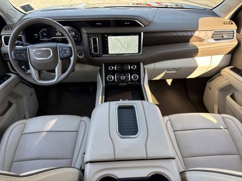 Used 2022 GMC Yukon XL Denali image 19
