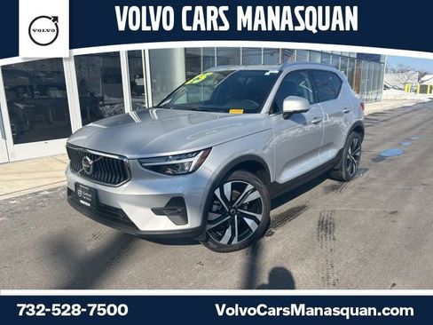 Certified 2025 Volvo XC40 B5 Plus AWD/4WD image 1