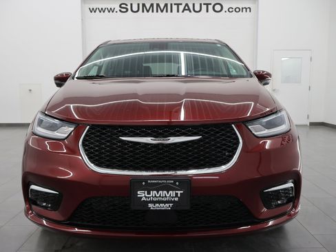 Used 2023 Chrysler Pacifica Touring-L AWD/4WD image 25
