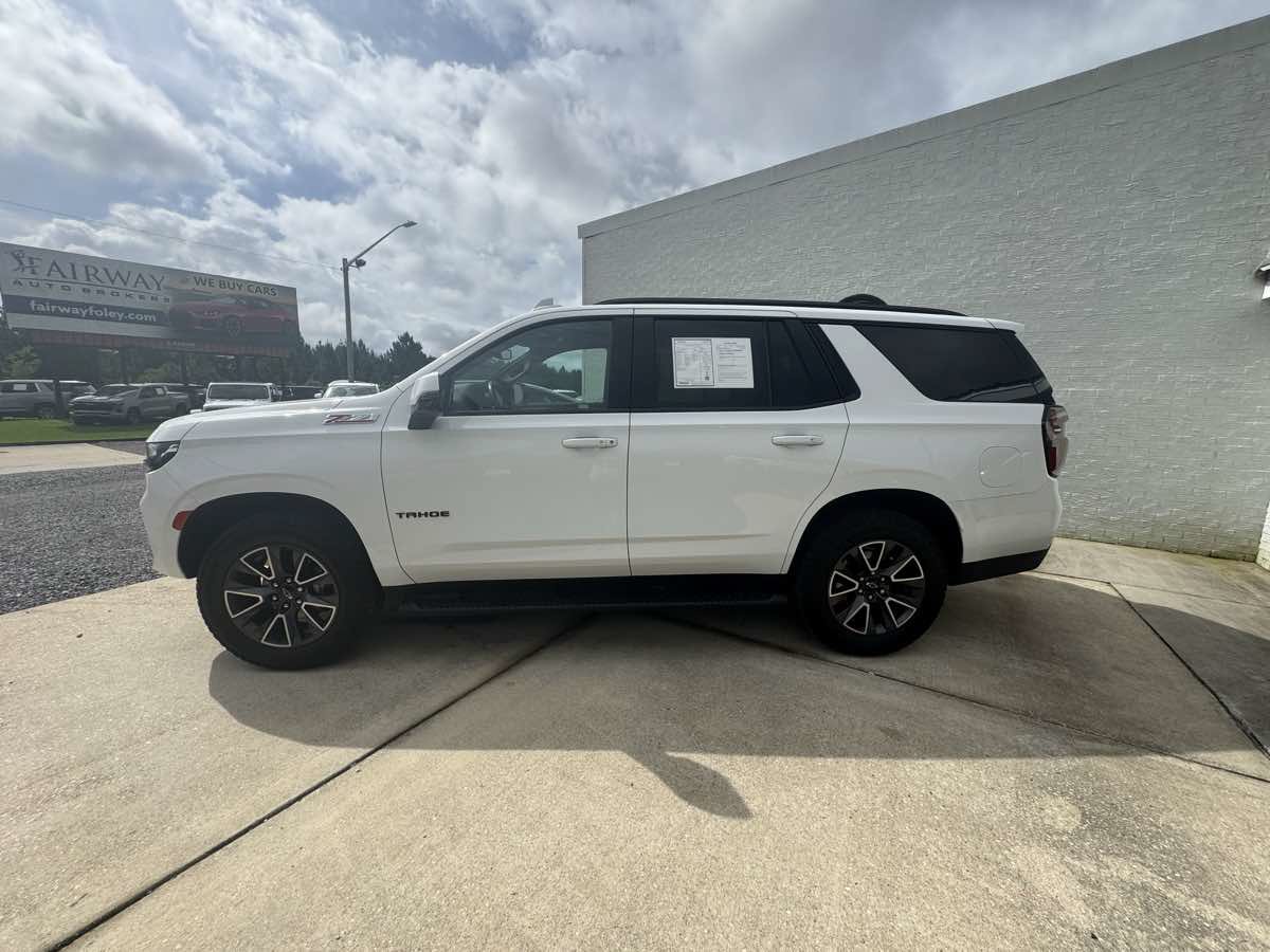 Used 2022 Chevrolet Tahoe Z71 w/ Luxury Package AWD/4WD image 2