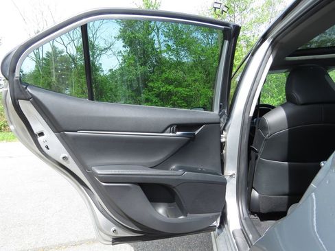 Used 2019 Toyota Camry XSE w/ Navigation Package FWD image 18
