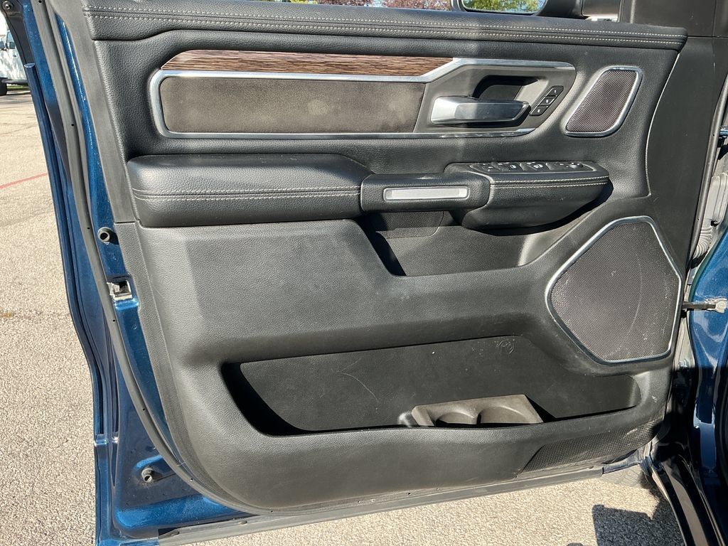 Used 2019 RAM 1500 Laramie AWD/4WD image 10
