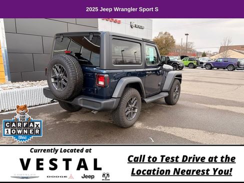 Used 2025 Jeep Wrangler Sport AWD/4WD image 5