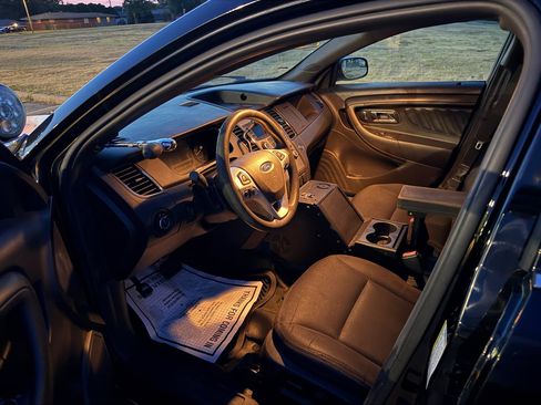 Used 2016 Ford Taurus Police Interceptor FWD image 9
