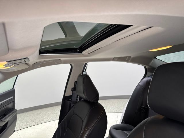 Used 2023 Nissan Altima 2.5 SR w/ SR Premium Package FWD image 2