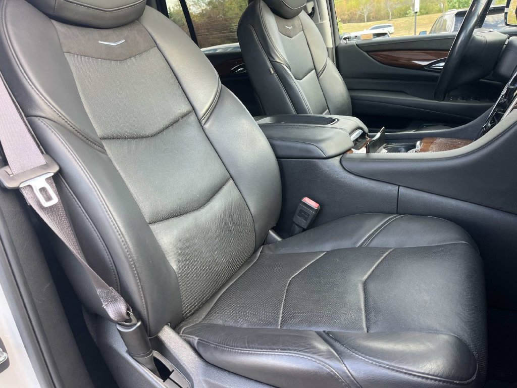 Used 2017 Cadillac Escalade Luxury AWD/4WD image 31