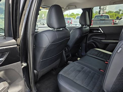 Used 2024 Mitsubishi Outlander SE FWD image 9