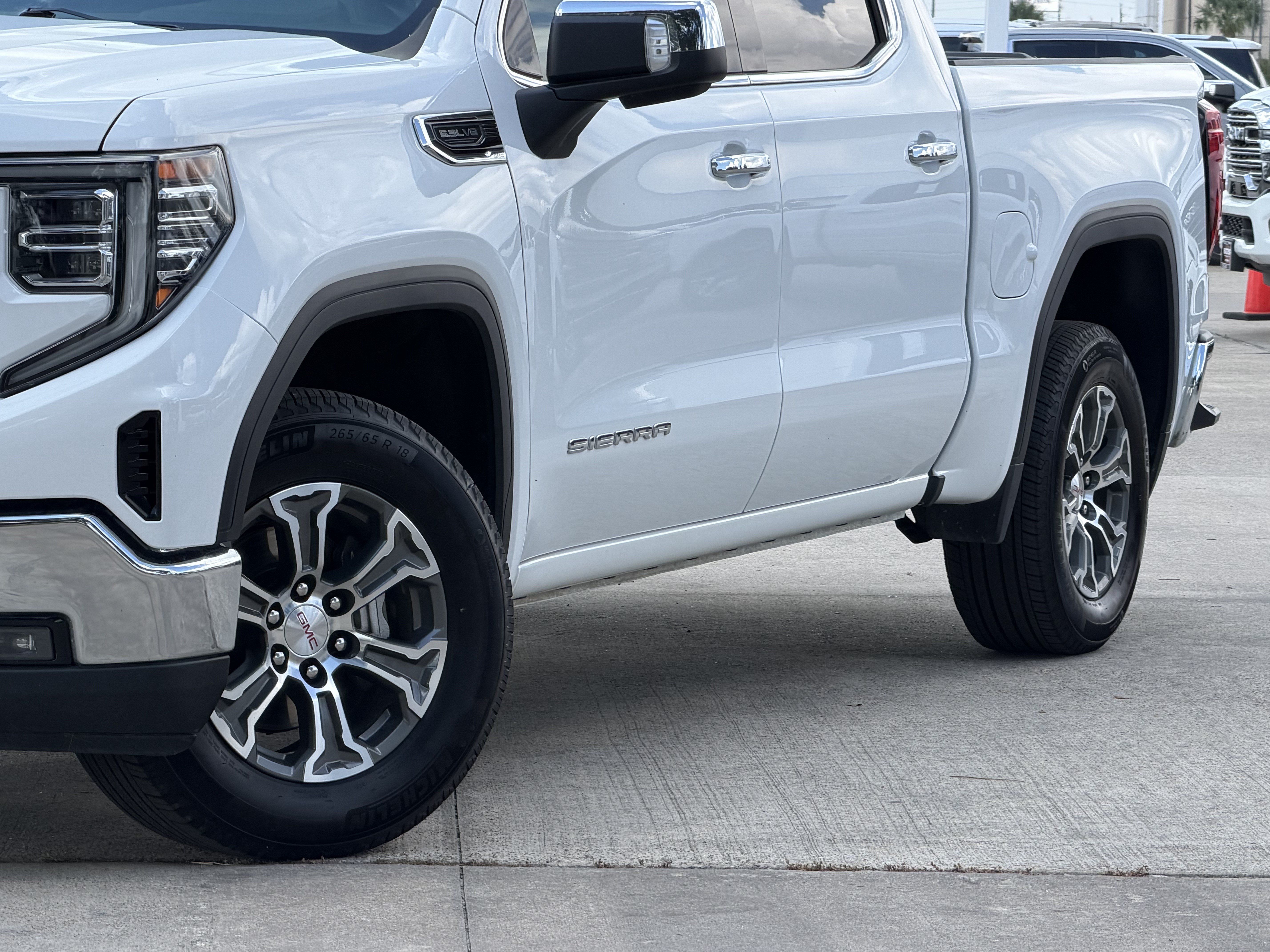 Used 2026 GMC Sierra 1500 SLT RWD image 9