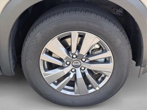 Used 2025 Nissan Pathfinder SV image 22