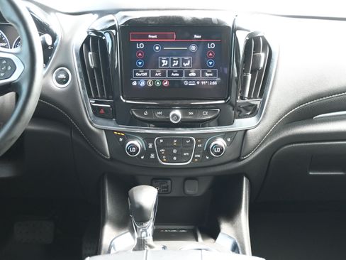 Used 2023 Chevrolet Traverse Premier FWD image 28