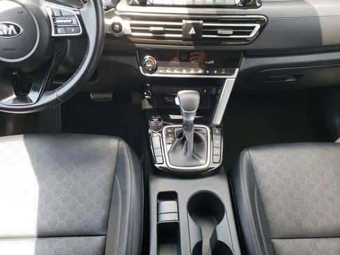 Certified 2021 Kia Seltos SX w/ SX Sunroof Package AWD/4WD image 19