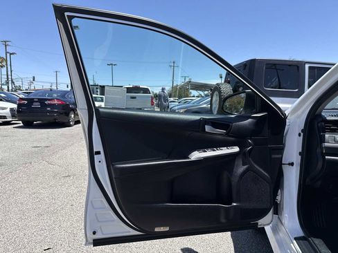 Used 2012 Toyota Camry SE FWD image 6