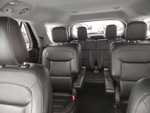Used 2022 Ford Explorer XLT w/ Equipment Group 202A image 32