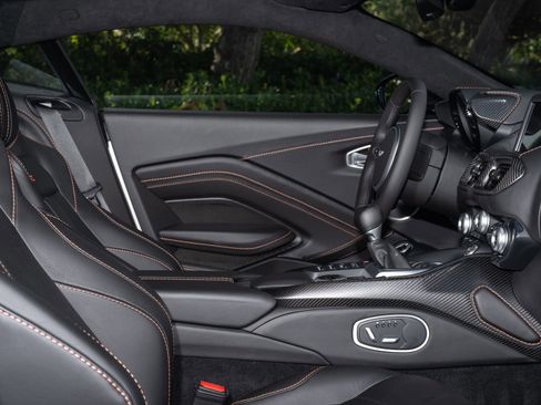 Used 2021 Aston Martin V8 Vantage Coupe image 14