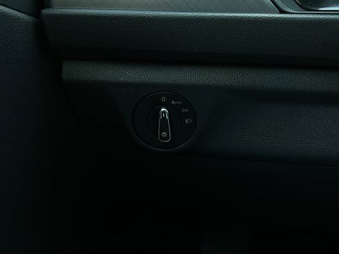 Used 2024 Volkswagen Jetta SE FWD image 19