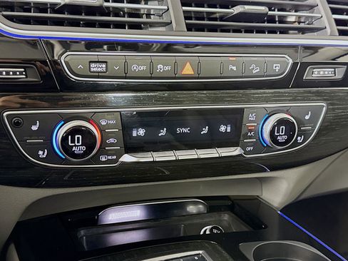 Used 2017 Audi Q7 3.0T Prestige w/ Prestige Package image 16