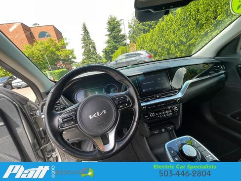 Used 2022 Kia Niro EX FWD image 33
