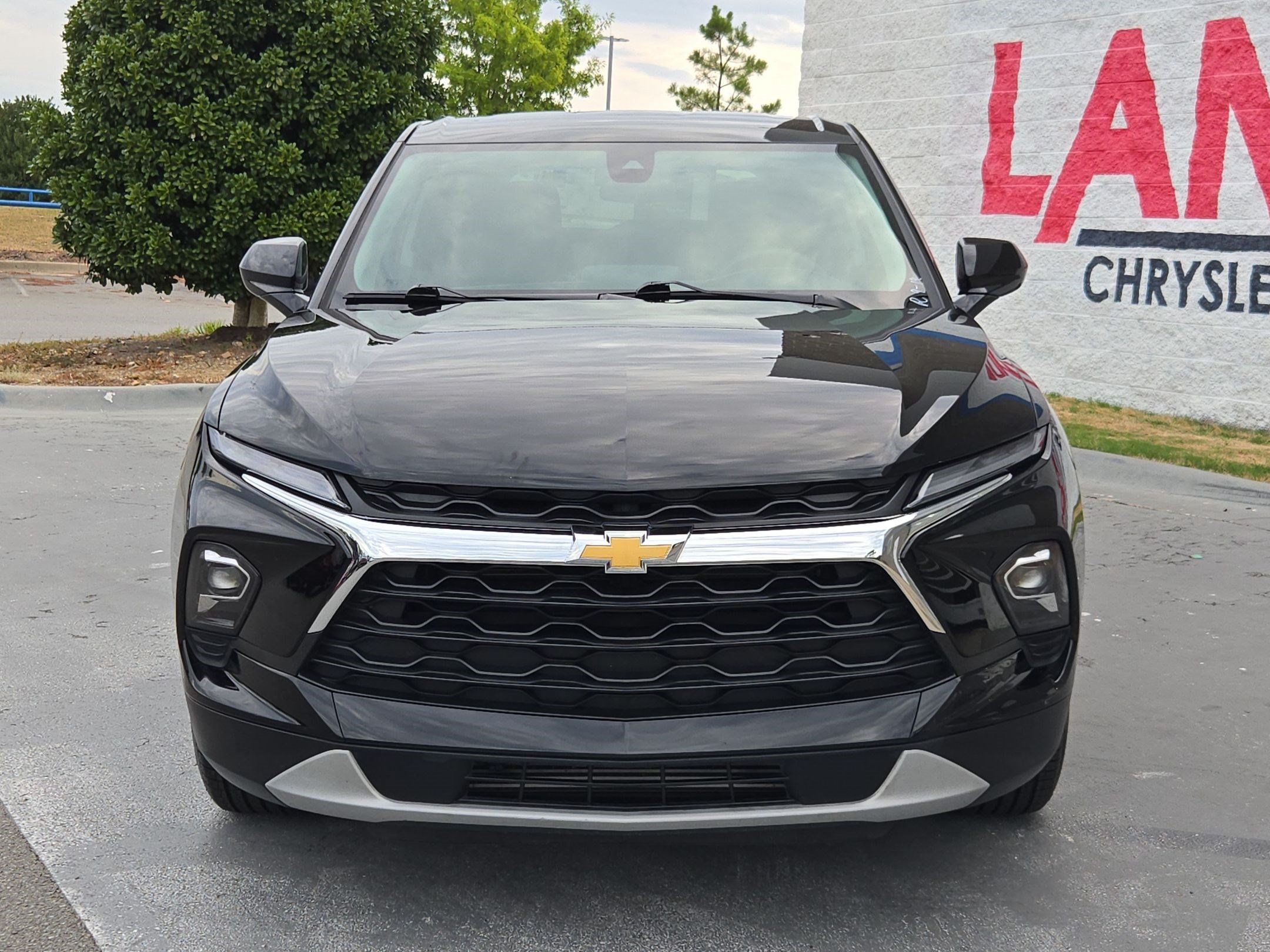 Used 2025 Chevrolet Blazer LT FWD image 2