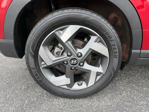 Used 2024 Hyundai Venue Limited FWD image 17
